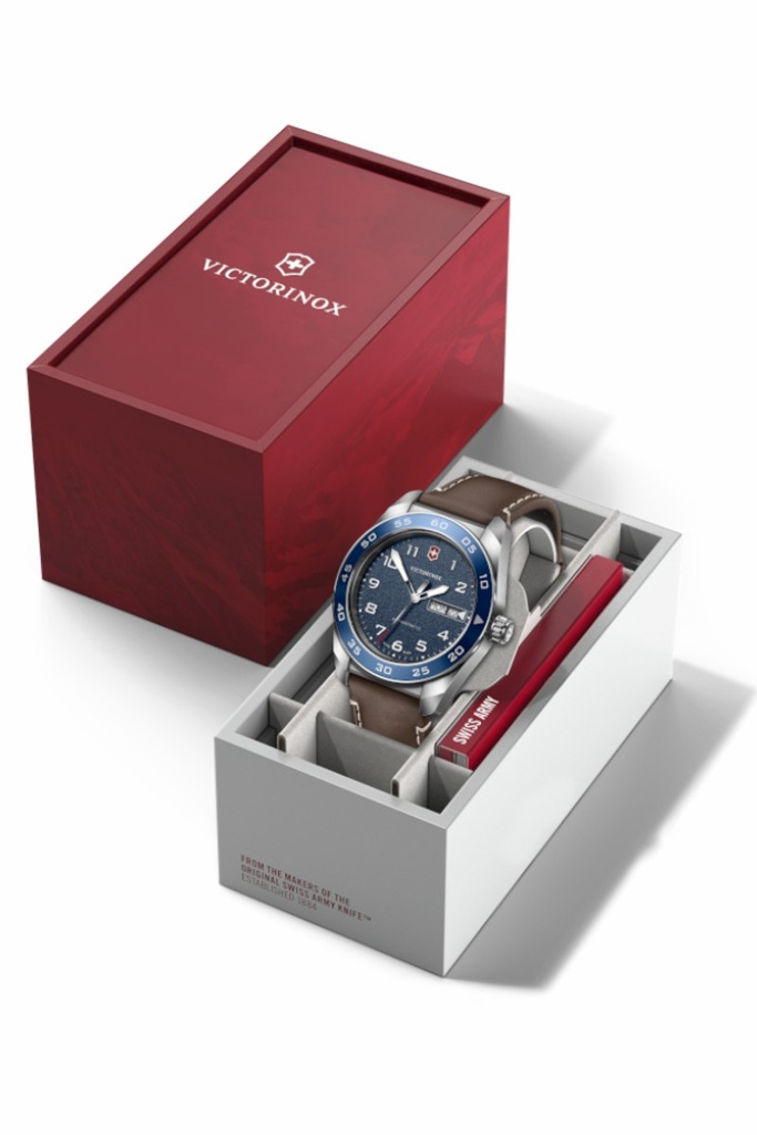 Reloj Victorinox Swiss Army SS Blue Dial Brown Strap Hombre V242040